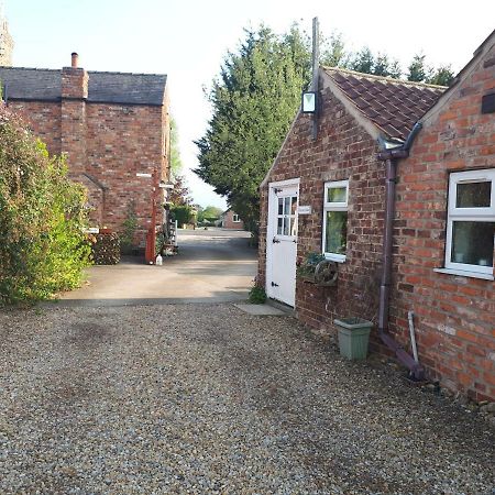 Fifth Milestone Cottage Dunnington Extérieur photo