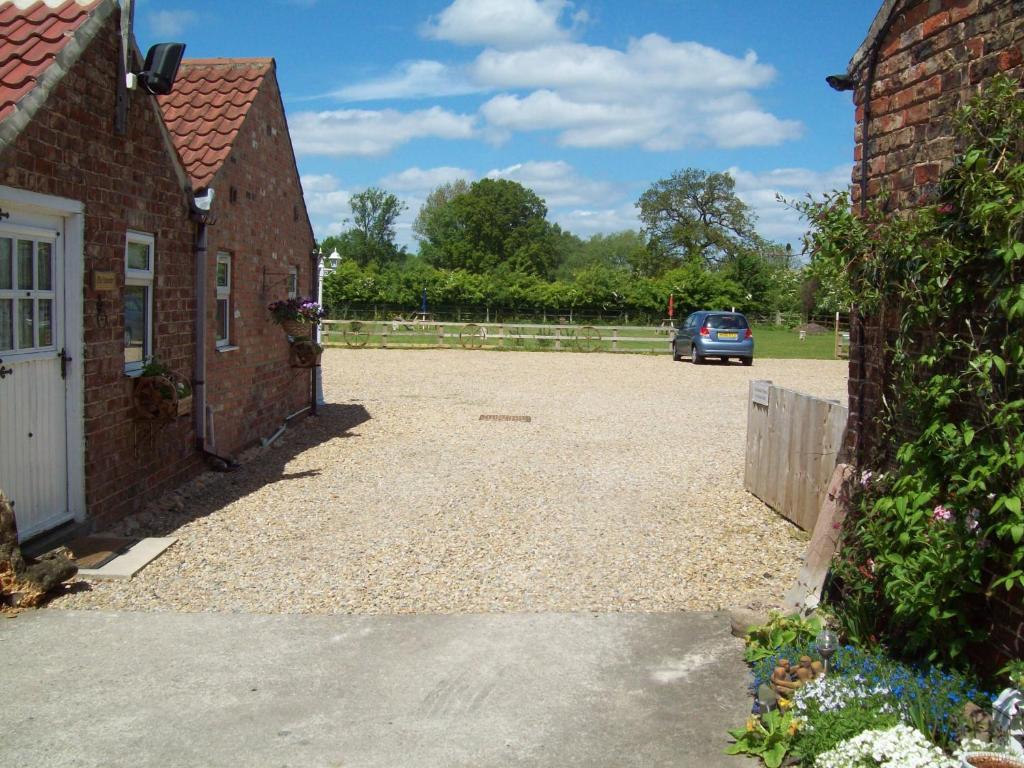 Fifth Milestone Cottage Dunnington Extérieur photo