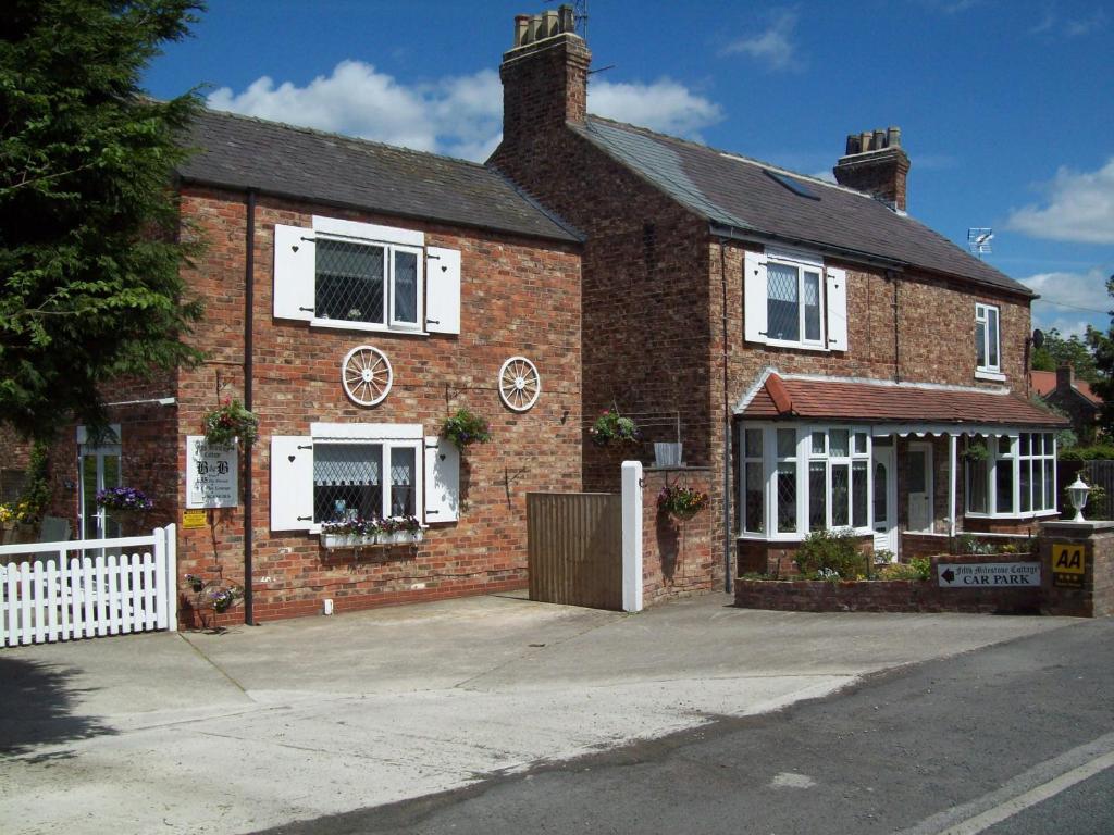 Fifth Milestone Cottage Dunnington Chambre photo