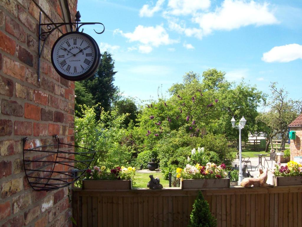 Fifth Milestone Cottage Dunnington Extérieur photo