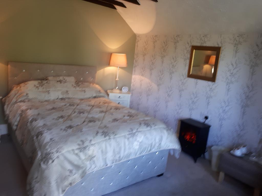 Fifth Milestone Cottage Dunnington Extérieur photo